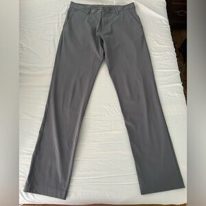 Rhone Commuter Pant Slim Fit  31” in Iron